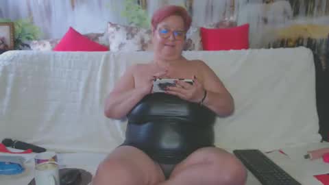 QueenPammy online show from January 30, 1:10 pm
