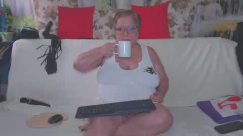 QueenPammy online show from September 17, 6:48 am