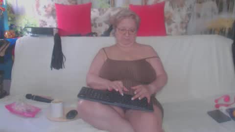 QueenPammy online show from September 25, 7:45 am