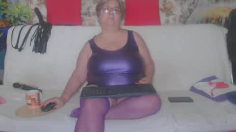 QueenPammy online show from October 8, 6:11 am