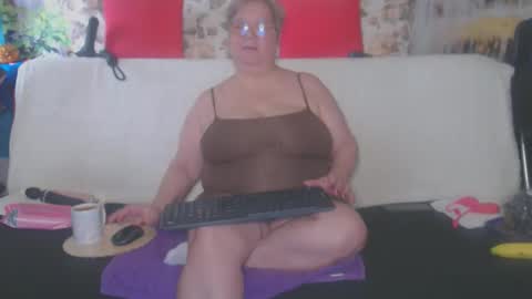 QueenPammy online show from October 14, 8:48 am