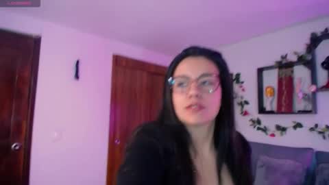 Snapshot of queenrose94 chatting on February 14, 12:57 pm queenrose94 online show from February 14, 12:57 pm