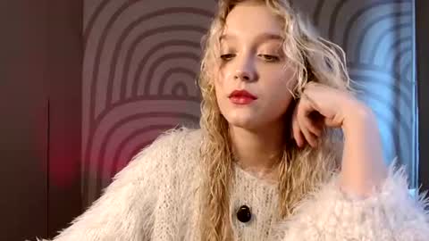 Snapshot of queenserenaaa chatting on June 14, 2:30 pm Serena XoXo online show from June 14, 2:30 pm