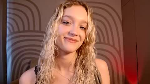 Snapshot of queenserenaaa chatting on June 29, 3:23 pm Serena XoXo online show from June 29, 3:23 pm