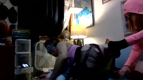 Snapshot of queenssissytoy chatting on December 15, 2:32 pm queenssissytoy online show from December 15, 2:32 pm