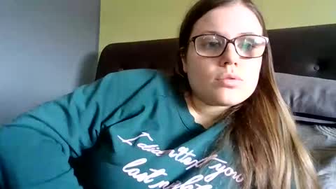 queenstuff online show from February 9, 12:20 pm