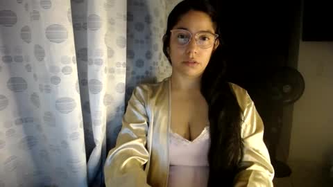 Snapshot of queenvictoria2023 chatting on July 8, 2:05 am Paola online show from July 8, 2:05 am