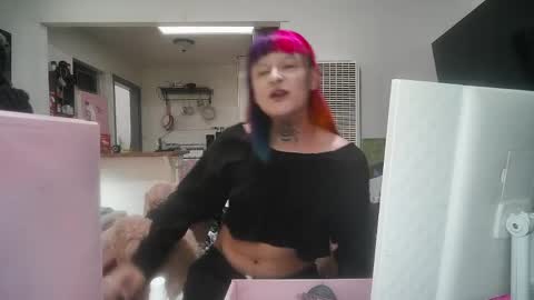 Snapshot of queer_burrito chatting on April 21, 3:28 pm Sky Burrito online show from April 21, 3:28 pm