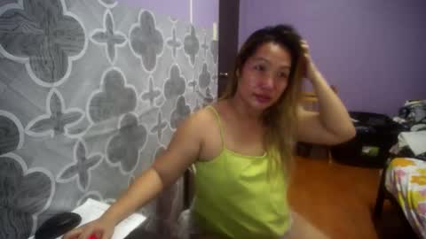 Snapshot of quelly40 chatting on September 17, 11:23 am quelly40 online show from September 17, 11:23 am