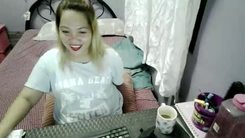 Snapshot of quelly40 chatting on November 6, 4:52 pm quelly40 online show from November 6, 4:52 pm