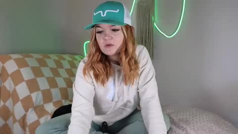 Snapshot of quervoqueen1 chatting on December 16, 11:22 am Bri online show from December 16, 11:22 am