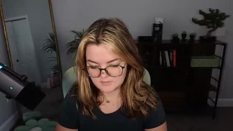 Snapshot of quervoqueen1 chatting on September 26, 3:43 am Bri online show from September 26, 3:43 am