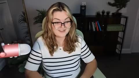 Snapshot of quervoqueen1 chatting on October 10, 1:48 am Bri online show from October 10, 1:48 am