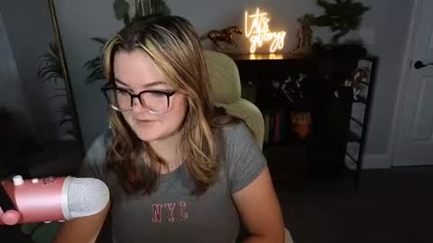 Snapshot of quervoqueen1 chatting on October 15, 2:33 am Bri online show from October 15, 2:33 am