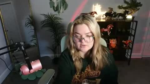 Snapshot of quervoqueen1 chatting on November 5, 2:55 am Bri online show from November 5, 2:55 am