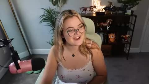 Snapshot of quervoqueen1 chatting on November 11, 5:13 pm Bri online show from November 11, 5:13 pm