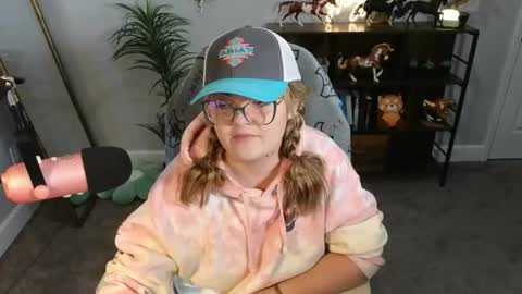 Snapshot of quervoqueen1 chatting on November 25, 12:43 am Bri online show from November 25, 12:43 am