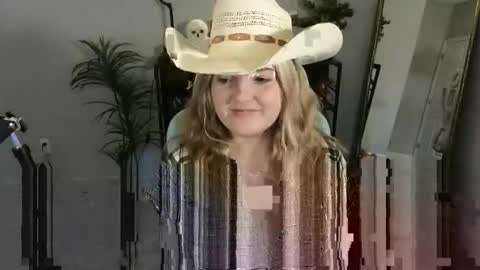 Snapshot of quervoqueen1 chatting on December 1, 2:16 am Bri online show from December 1, 2:16 am