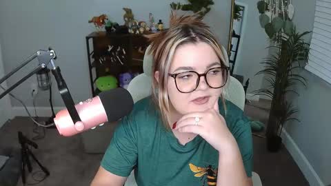Snapshot of quervoqueen1 chatting on May 21, 2:07 am Bri online show from May 21, 2:07 am