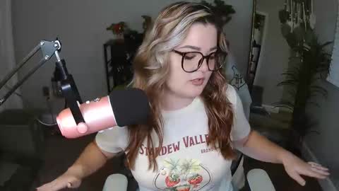 Snapshot of quervoqueen1 chatting on May 24, 1:43 am Bri online show from May 24, 1:43 am
