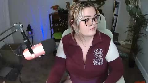 Snapshot of quervoqueen1 chatting on June 4, 2:06 am Bri online show from June 4, 2:06 am