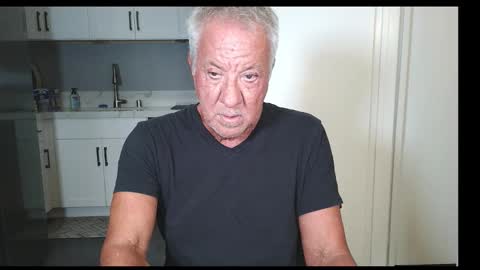 Snapshot of quest_one chatting on October 10, 2:43 am Jim online show from October 10, 2:43 am