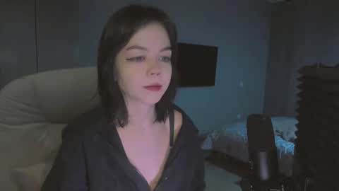 Snapshot of quietluxury chatting on December 21, 10:44 am quietluxury online show from December 21, 10:44 am