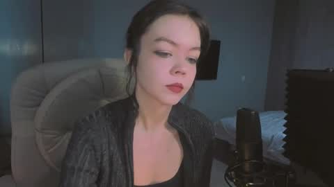 Snapshot of quietluxury chatting on February 4, 12:11 pm quietluxury online show from February 4, 12:11 pm