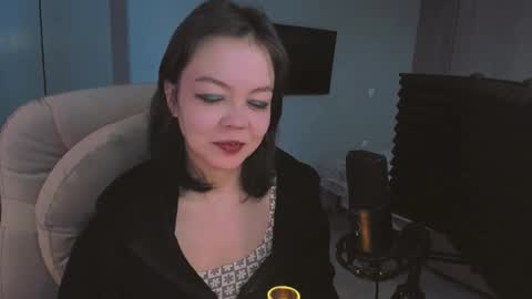 Snapshot of quietluxury chatting on February 21, 10:49 am quietluxury online show from February 21, 10:49 am