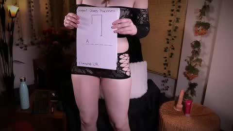 Snapshot of quinnrmonroe chatting on December 4, 7:23 pm QuinnMonroe online show from December 4, 7:23 pm