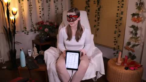 Snapshot of quinnrmonroe chatting on February 26, 8:11 pm QuinnMonroe online show from February 26, 8:11 pm
