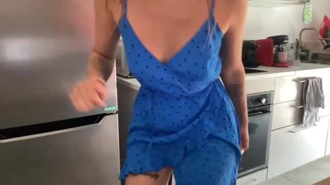 Quinnyelena online show from June 4, 10:32 am