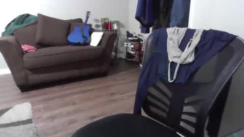 Snapshot of quinsanre chatting on January 15, 12:09 am Bones online show from January 15, 12:09 am