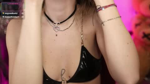 Nova Hollis online show from March 14, 4:51 am