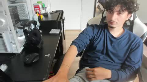 qwert4206 online show from April 9, 10:37 pm