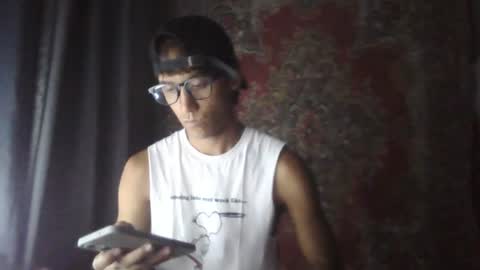 Snapshot of r00m6 chatting on July 9, 11:58 am r00m6 online show from July 9, 11:58 am