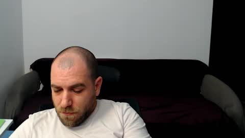 Snapshot of r0bila chatting on October 28, 12:25 am R0bila online show from October 28, 12:25 am