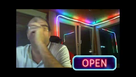 Snapshot of r_2d2_ chatting on December 13, 9:30 pm dj mike online show from December 13, 9:30 pm