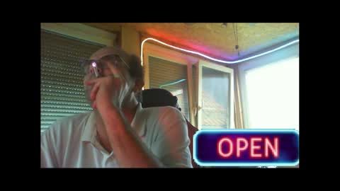 Snapshot of r_2d2_ chatting on December 18, 9:14 am dj mike online show from December 18, 9:14 am