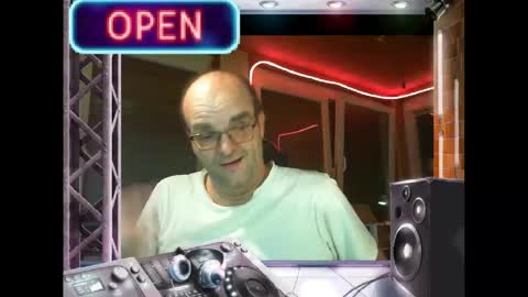 Snapshot of r_2d2_ chatting on January 23, 10:22 pm dj mike online show from January 23, 10:22 pm