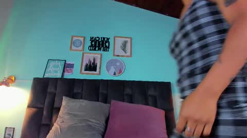 Snapshot of rachel_martinez chatting on February 10, 11:25 am RACHEL online show from February 10, 11:25 am