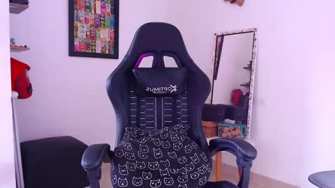 Snapshot of rachell_420 chatting on November 13, 3:33 pm rachell_420 online show from November 13, 3:33 pm