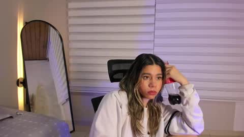 Snapshot of rachell_criss chatting on November 9, 4:22 am Rachell online show from November 9, 4:22 am