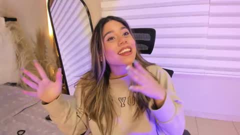 Snapshot of rachell_criss chatting on November 13, 3:49 am Rachell online show from November 13, 3:49 am