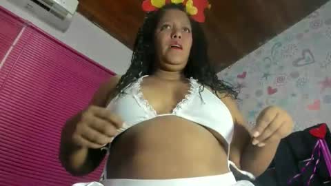 Snapshot of rachell_hot6 chatting on February 14, 5:53 pm rachell_hot6 online show from February 14, 5:53 pm