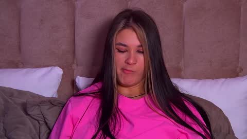 Snapshot of rachellsimpson chatting on February 4, 2:07 am RachellSimpson online show from February 4, 2:07 am