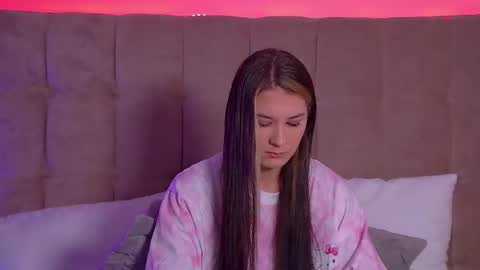 Snapshot of rachellsimpson chatting on February 27, 6:09 pm RachellSimpson online show from February 27, 6:09 pm