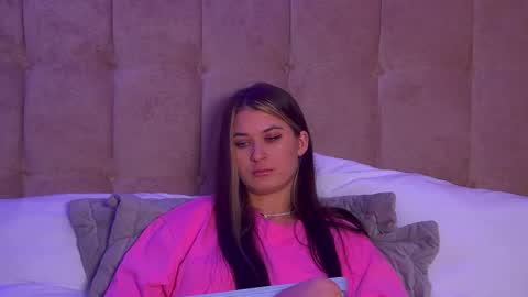 Snapshot of rachellsimpson chatting on March 11, 9:59 pm RachellSimpson online show from March 11, 9:59 pm