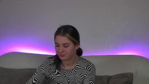 Snapshot of rachellsimpson chatting on March 12, 6:33 pm RachellSimpson online show from March 12, 6:33 pm