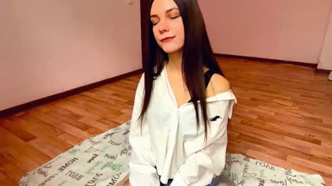 Snapshot of rachelpoisso chatting on November 8, 8:25 am Rachel online show from November 8, 8:25 am